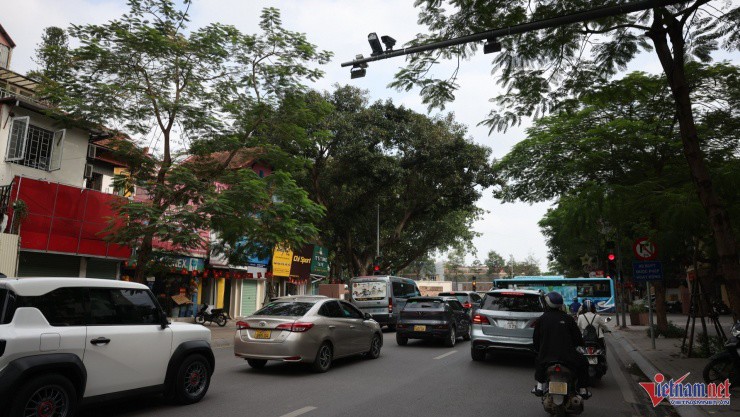 6 tuyến phố được tích hợp hệ thống điều khiển tín hiệu giao thông ứng dụng AI, thiết lập “làn sóng xanh” và tự động cảnh báo các điểm ùn tắc. Ảnh: Đức Hoàng