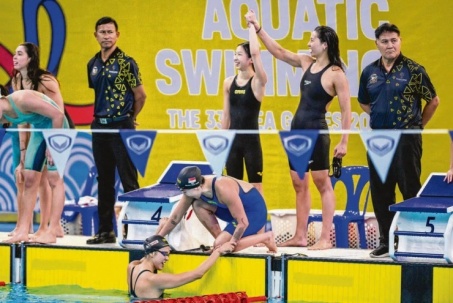 Cô bé 14 tuổi mượn đồ đi thi SEA Games giật luôn HCV và phá kỷ lục