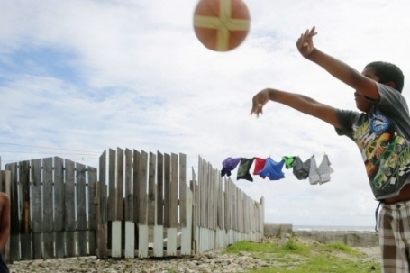 Quốc gia phát tiền cho toàn dân đi chợ