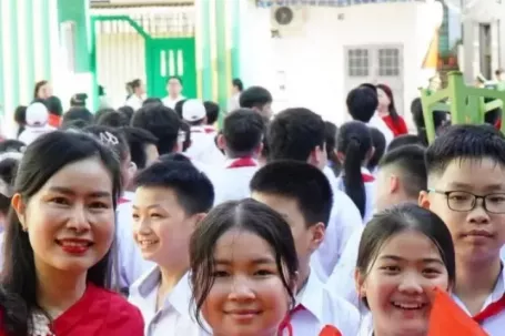 Bộ trưởng Giáo dục: Sắp xếp trường học không phải giảm số lượng bằng mọi giá