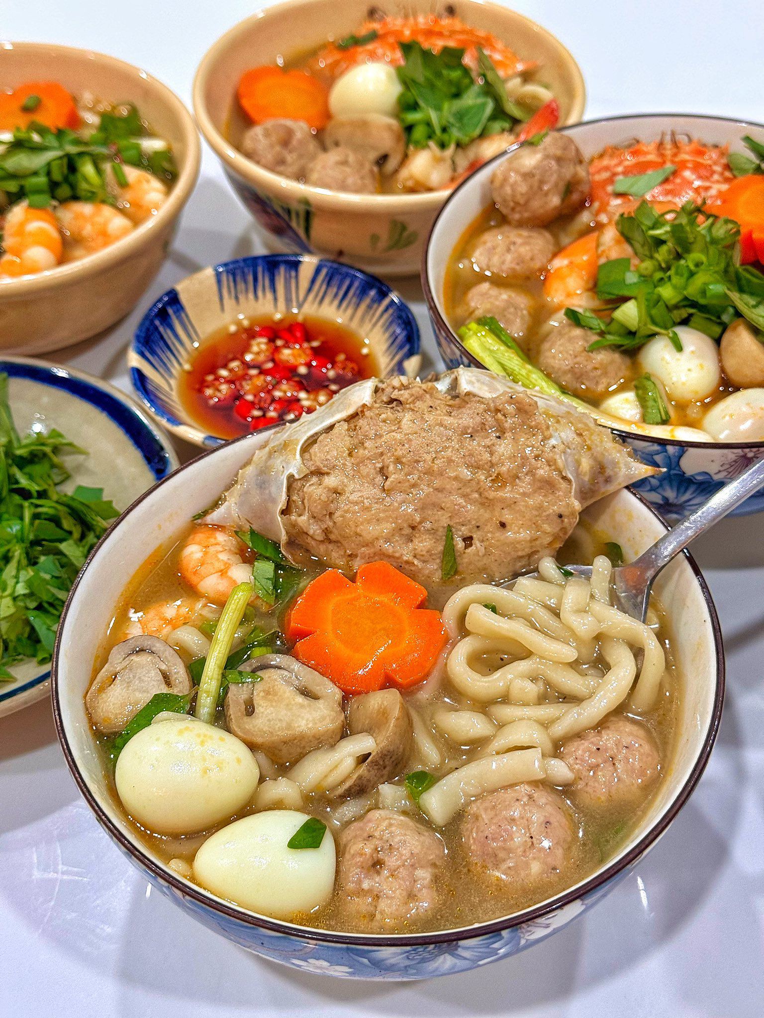 Bánh canh ghẹ nấu theo cách này ngon hơn ngoài hàng - 1