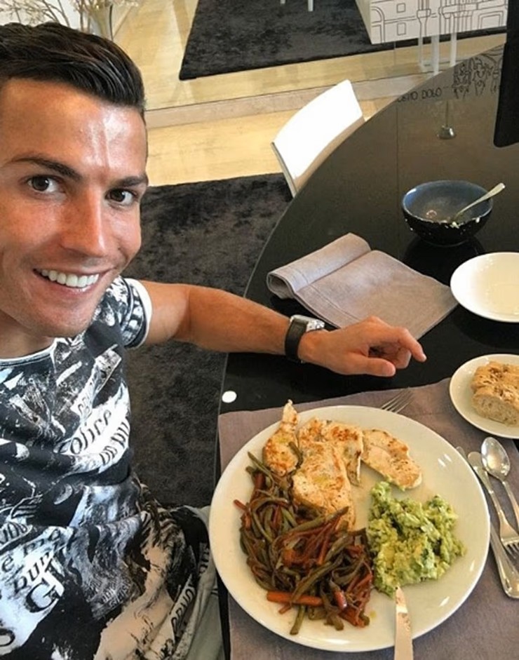 Ronaldo cực kỳ khắt khe với chế độ ăn uống của bản thân&nbsp;