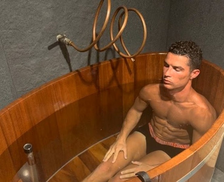 Ronaldo chia sẻ giấc ngủ là chìa khoá hồi phục cơ bắp, anh ngủ 5 giấc ngắn&nbsp;mỗi giấc kéo dài 90 phút
