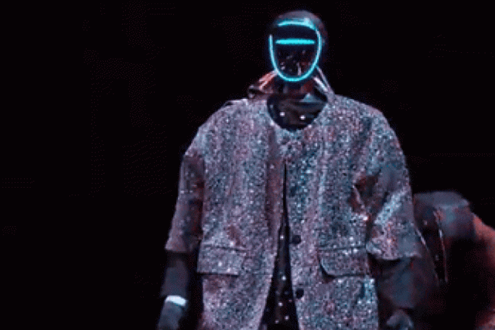 Cú nhào lộn của robot hình người Trung Quốc khiến Elon Musk ngỡ ngàng