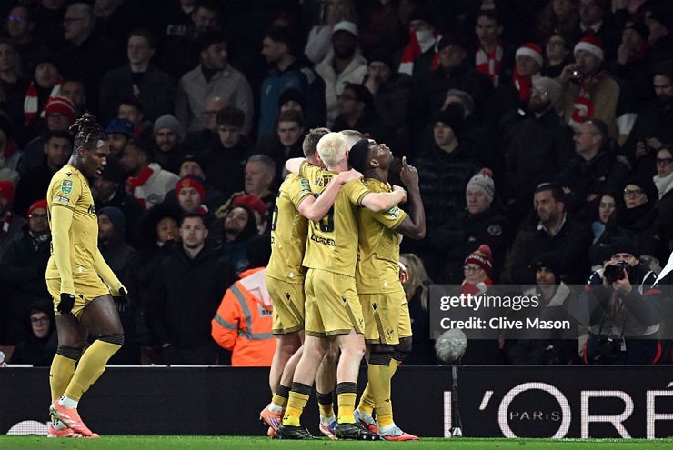 Niềm vui muộn màng đến với Crystal Palace&nbsp;