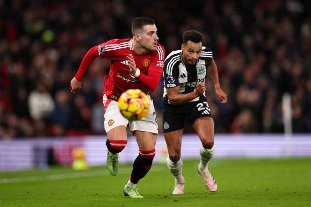 Newcastle phải trở lại Old Trafford, nơi MU có thành tích rất tốt khi đối đầu "The Magpies"