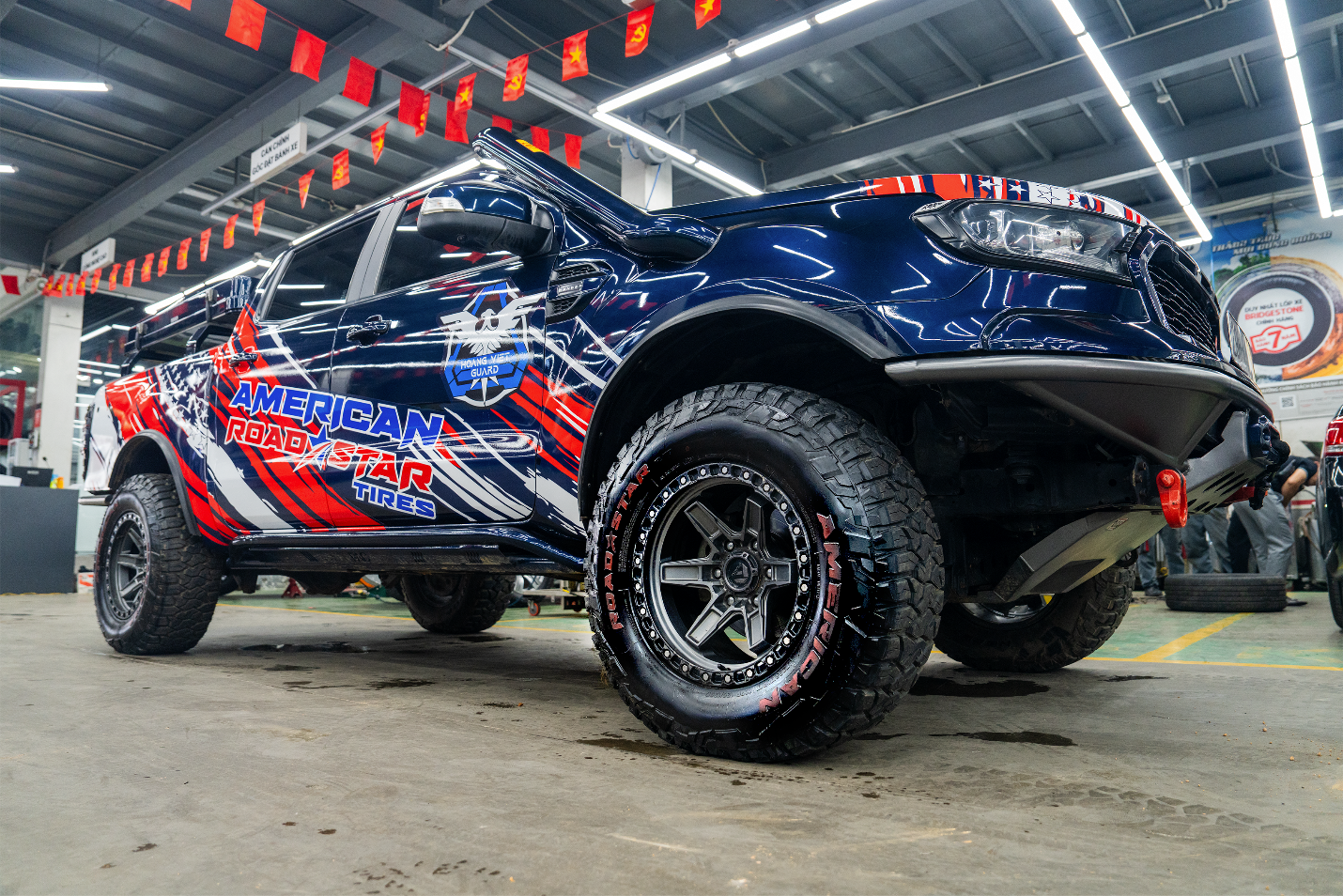 Lốp American Roadstar có hiệu suất phanh trên đường ướt tốt nhờ hợp chất silica tiên tiến và thiết kế rãnh 3D.