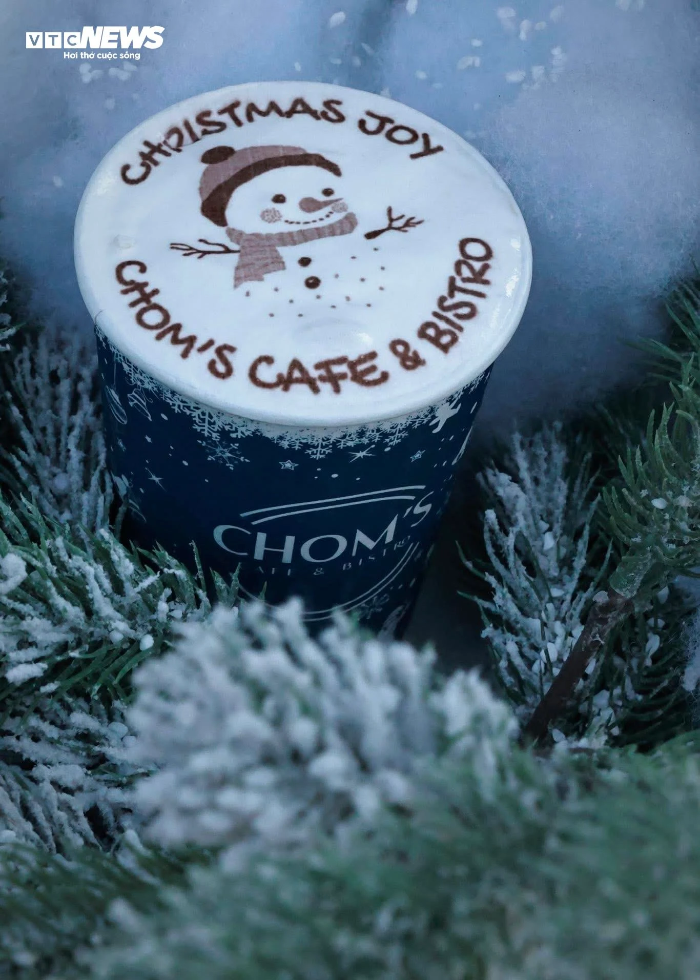 Hàng quán ở TP.HCM rực rỡ không khí Giáng sinh, giới trẻ đua nhau check-in - 18