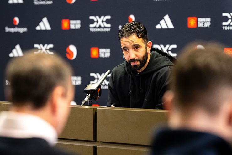 MU đấu Newcastle: Amorim úp mở ngày Fernandes trở lại, hé lộ phương án thay thế