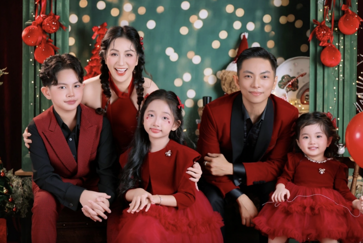 Khoảnh khắc Giáng sinh ấm áp của gia đình nghệ sĩ Việt - 4