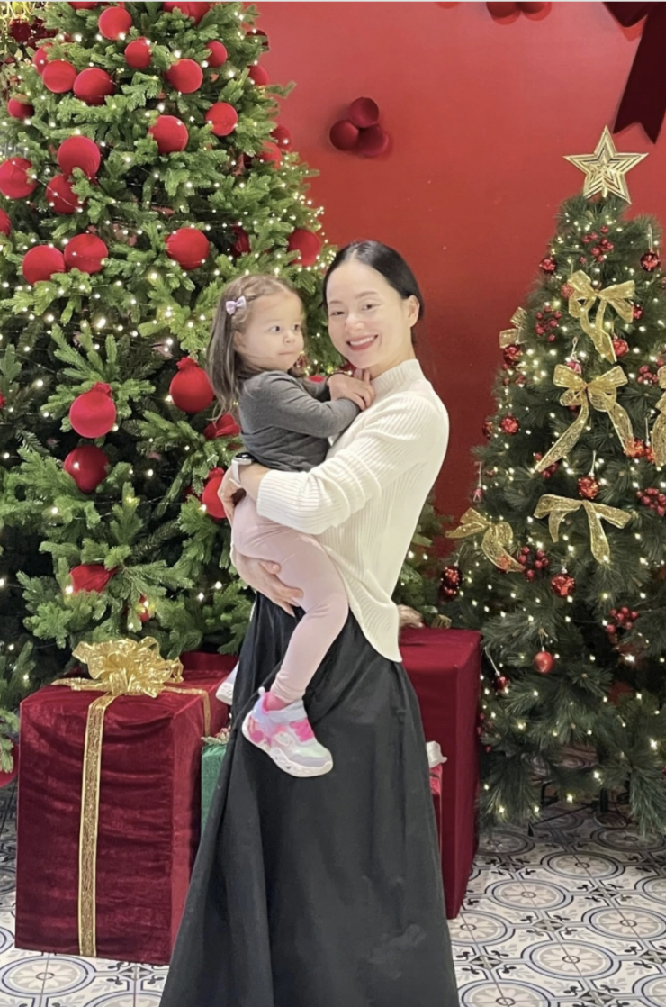 Khoảnh khắc Giáng sinh ấm áp của gia đình nghệ sĩ Việt - 7