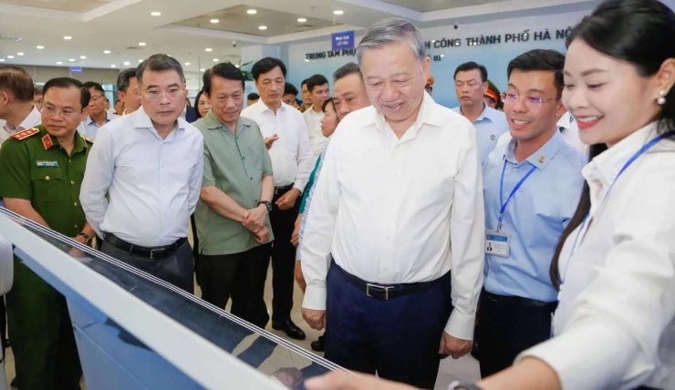 Tổng Bí thư Tô Lâm kiểm tra hoạt động của chính quyền địa phương hai cấp tại Hà Nội. Ảnh: VTV