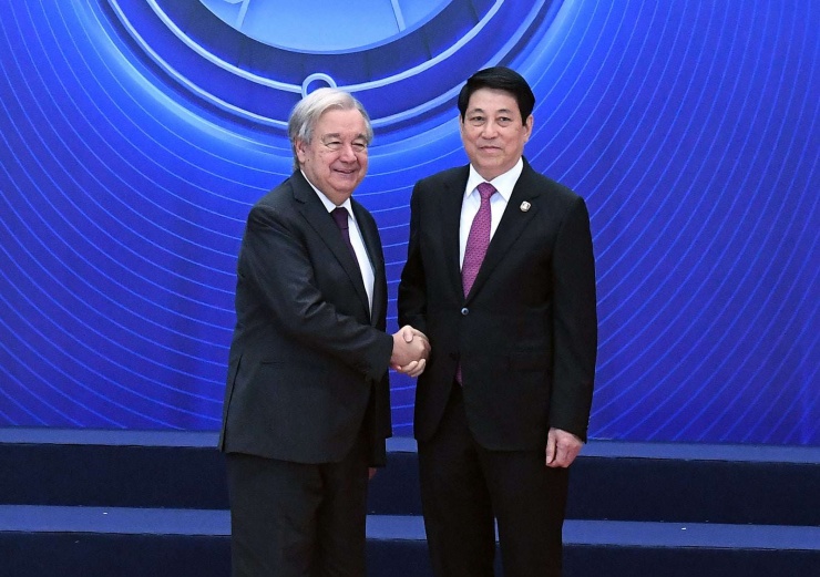 Chủ tịch nước Lương Cường và Tổng Thư ký Liên Hợp Quốc Antonio Guterres tại Lễ mở ký Công ước Hà Nội. Ảnh VGP