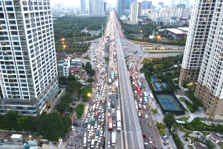 Hà Nội: Thí điểm hạn chế xe tải, container lên Vành đai 3 trên cao, những khung giờ cần tránh, lái xe đi đường nào?