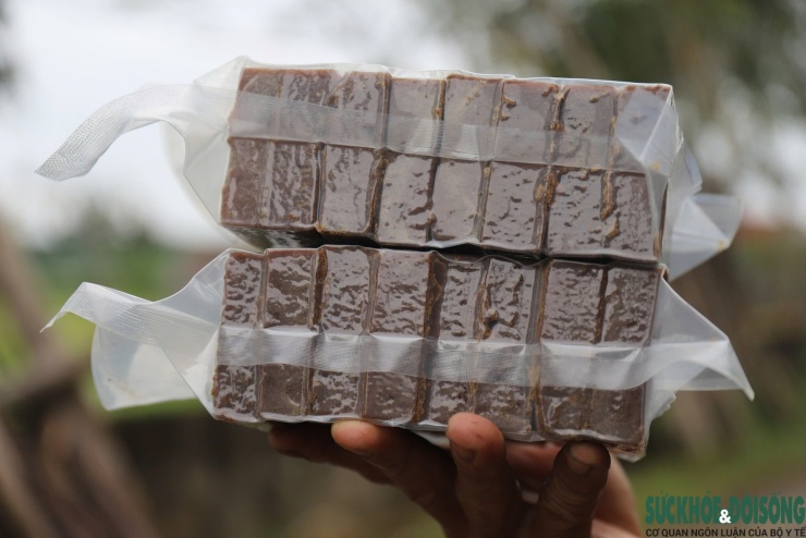 Đường phên thay cho mật, là nguyên liệu chế biến nhiều món ăn.