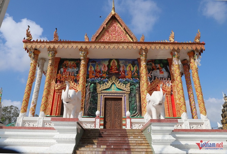 Chánh điện chùa Champa