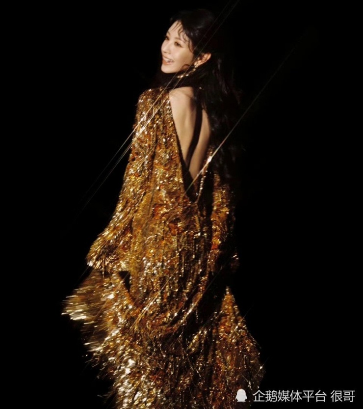 'Ngôi sao' nữ nào mặc đẹp nhất 'Lễ trao giải Tencent Video All Star Awards 2025'? - 5