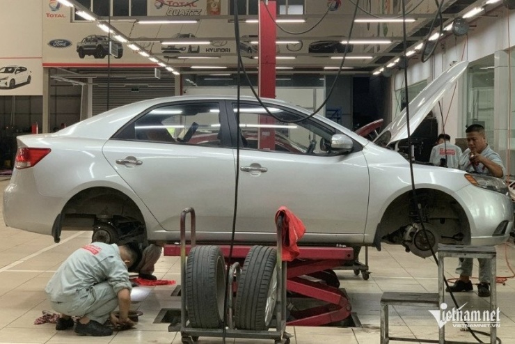 Nhiều chiếc xe cũ đã được “thay da đổi thịt” qua bàn tay của thợ lành nghề, che giấu gần như hoàn toàn những dấu vết va chạm. Ảnh minh họa: Hoàng Hiệp