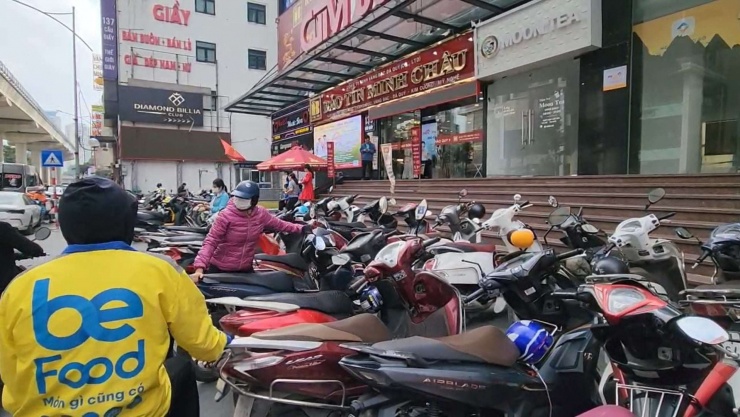 Nhu cầu mua vàng tăng cao khi giá vàng tăng liên tục. Ảnh: Thái Nguyễn