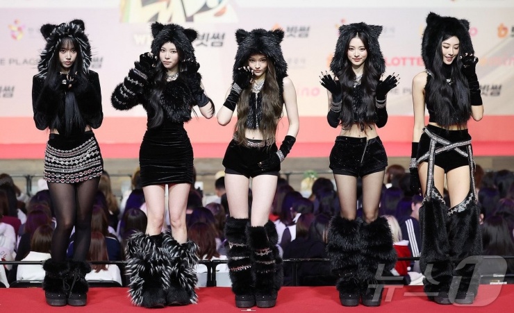 Các "miêu nữ" MEOVV đốn tim người hâm mộ với nét "chanh sả" đáng yêu.