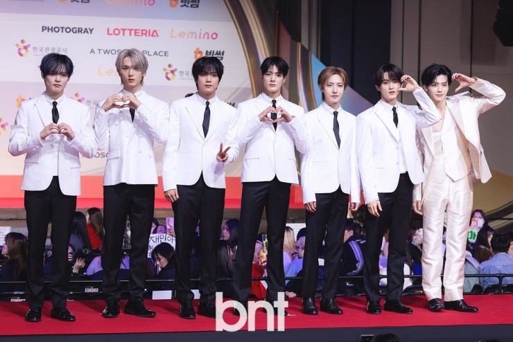 Giống Yujin, vì là MC nên Jaemin cũng một mình một chất liệu với các thành viên NCT DREAM.