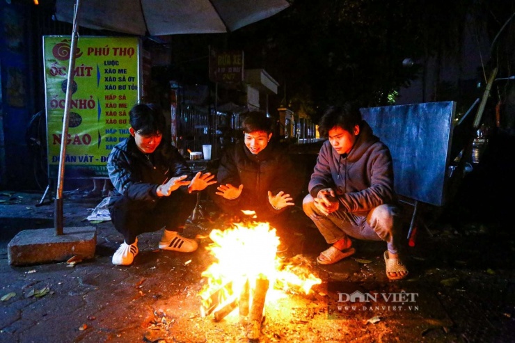 Tin không khí lạnh mới nhất, theo Trung tâm Dự báo Khí tượng thủy văn Quốc gia, do ảnh hưởng của đợt không khí lạnh mới, nhiều tỉnh thành đã giảm nhiệt độ từ 6-8 độ C, có nơi lạnh dưới 8 độ C.