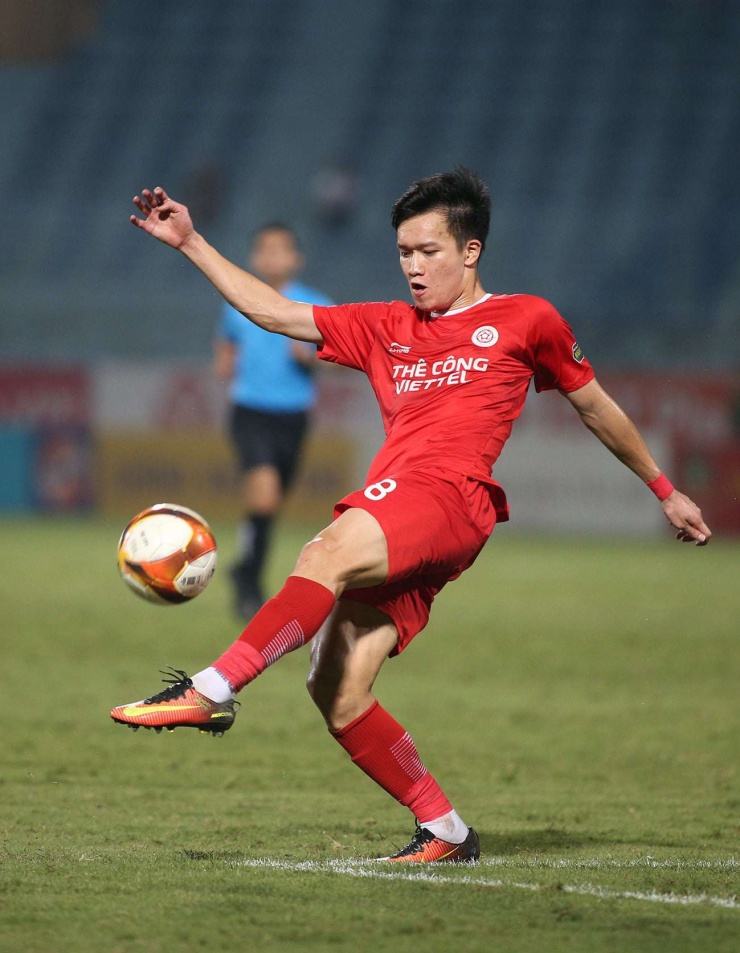 Nguyễn Hoàng Đức và Nguyễn Đình Bắc: Ai xứng giành Quả bóng vàng Việt Nam 2025? - 1