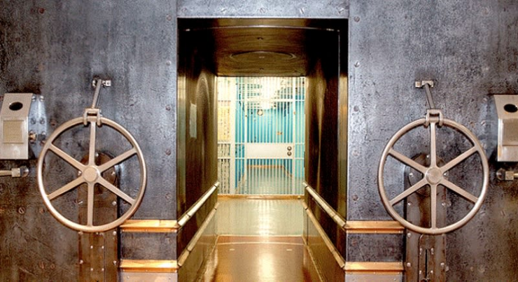 Kho vàng sâu dưới lòng New York chứa 507.000 thỏi vàng nặng 6.300 tấn sau cánh cửa thép 90 tấn. Ảnh Wikimedia Commons