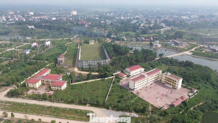 Xót xa hai ngôi trường khang trang bỏ hoang nhiều năm ở Hà Nội - 1