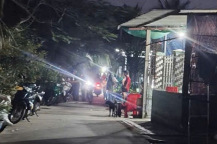 Người đàn ông tử vong trước sân nhà, trên lưng còn mang bình xịt thuốc sâu