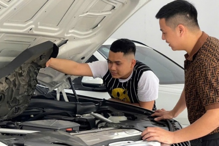 Chủ xe bức xúc khi mua phải ô tô bị đâm đụng chỉ vì tin vẻ ngoài long lanh