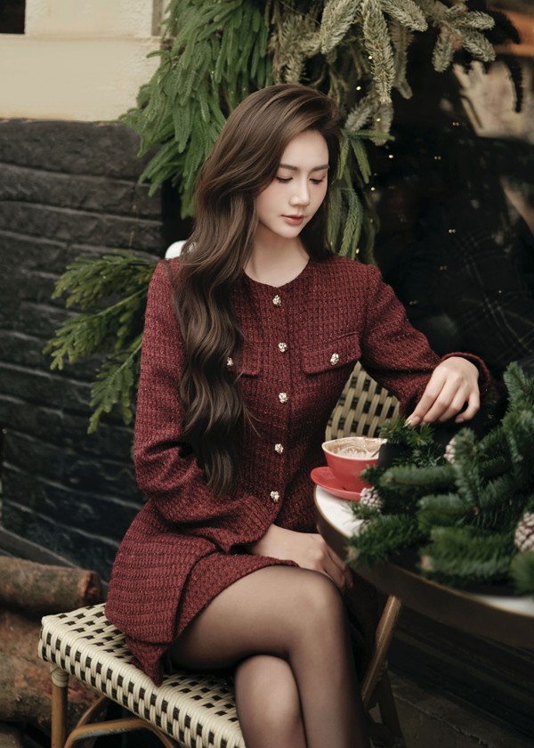 Không ít khán giả còn bày tỏ sự nghi ngờ rằng hình ảnh như thể do AI tạo, bởi nhân vật chính trong ảnh đẹp đến mức không thật.