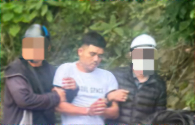 Nghi phạm bị bắt giữ khi đang lẩn trốn ở một hang đá trên bán đảo Sơn Trà