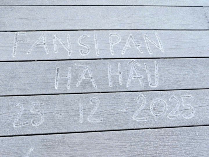 Hiện tượng băng giá trên đỉnh Fansipan xuất hiện liên tục trong gần hai tháng qua. (Ảnh: Sun World Fansipan Legend)