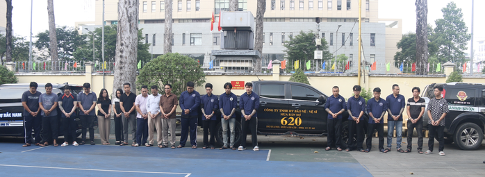 Được Đất Bắc cùng nhóm đàn em thân cận