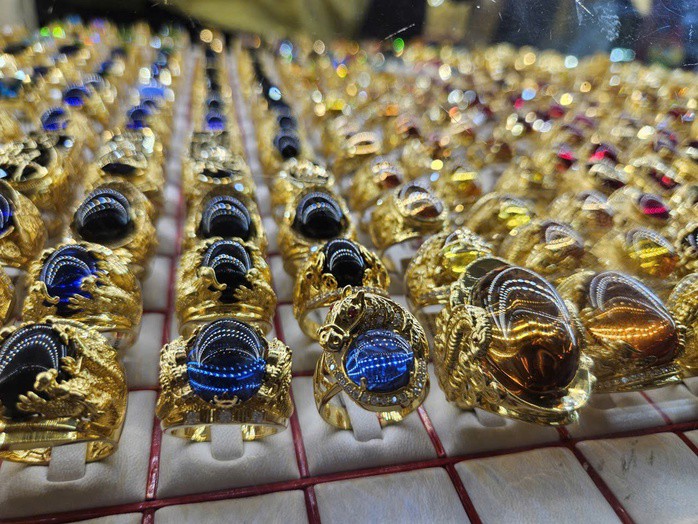 Giá vàng trong nước rời mốc đỉnh