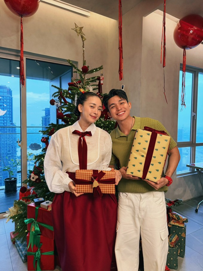 Jun Phạm đến đón Noel cùng gia đình Ngô Thanh Vân.