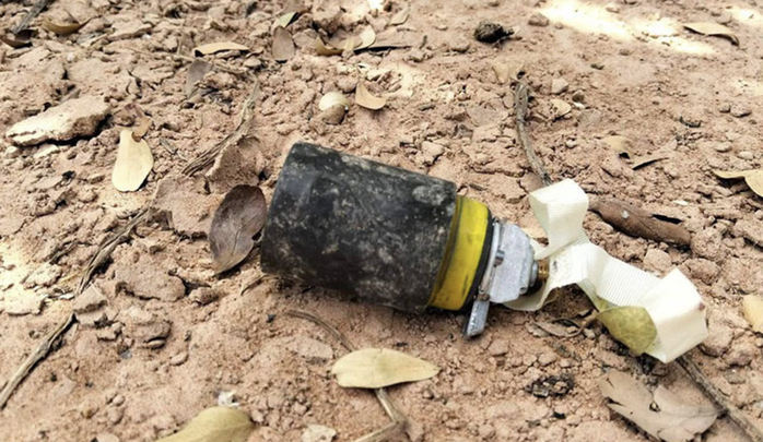 Campuchia cáo buộc quân đội Thái Lan thả bom chùm vào lãnh thổ nước này. Ảnh: CMAC