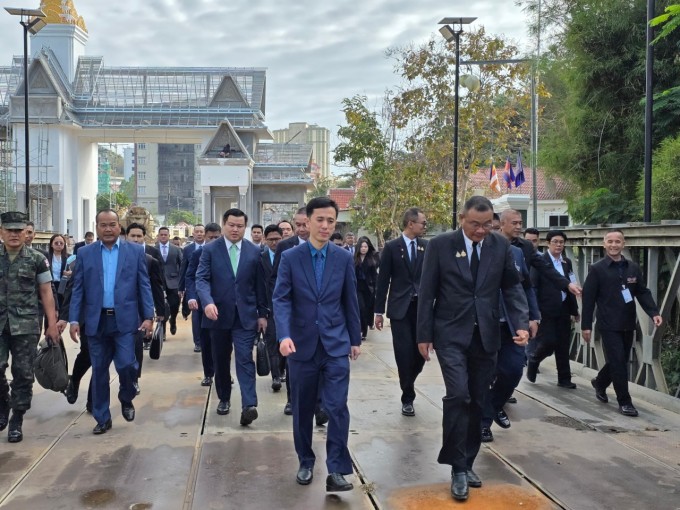 Phái đoàn Campuchia và Thái Lan tại cuộc đàm phán ngày 25/12. Ảnh: Khmer Times