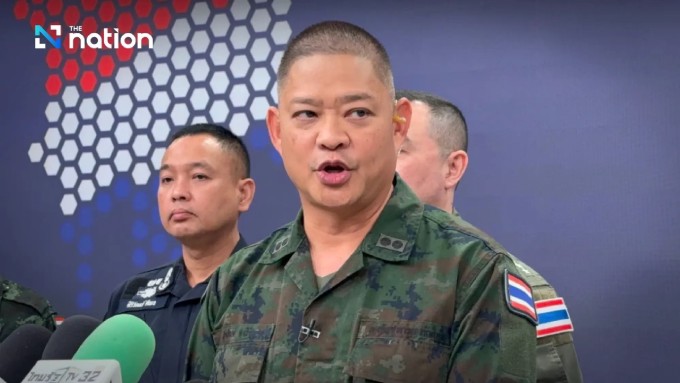 Chuẩn đô đốc Surasant Kongsiri tại cuộc họp báo hôm 24/12. Ảnh: Nation Thailand