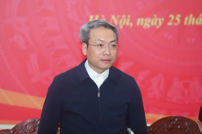 Thiếu tướng Nguyễn Quốc Toản, Chánh Văn phòng, người phát ngôn Bộ Công an, trả lời báo chí tại hội nghị. Ảnh: Gia Hân