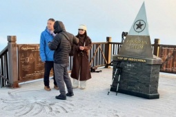 Đỉnh Fansipan xuất hiện lớp băng dày nhất từ đầu mùa đông