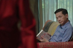 NSND Trung Anh đỏ mặt khi đóng cảnh nóng với bạn diễn kém 30 tuổi