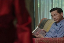 NSND Trung Anh đỏ mặt khi đóng cảnh nóng với bạn diễn kém 30 tuổi