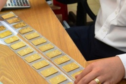 Giá vàng hôm nay 25-12: Sụt giảm khi nhà đầu tư chốt lời dịp Giáng sinh