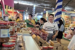 Rộn ràng hàng Tết, quà Tết