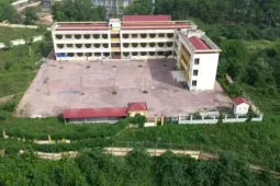 Xót xa hai ngôi trường khang trang bỏ hoang nhiều năm ở Hà Nội