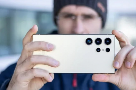 Triệt phá đường dây sản xuất điện thoại Samsung giả, chủ mưu mới học hết lớp 8