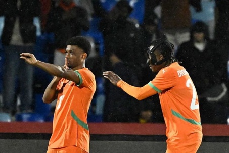 Video bóng đá Bờ Biển Ngà - Mozambique: Amad Diallo định đoạt (CAN Cup)