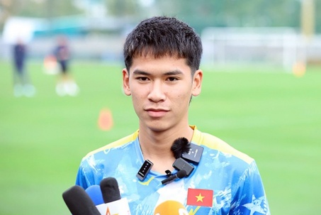 Người hùng SEA Games mang nem chua đi đá U23 châu Á, mong được gặp Ronaldo